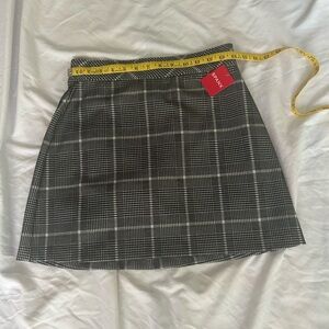 Spanx Perfect Mini Skirt with built in shorts (NWT size Small)